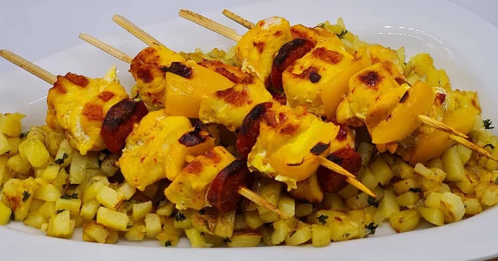 Image Brochettes de Poulet Pommes de Terre Sautées