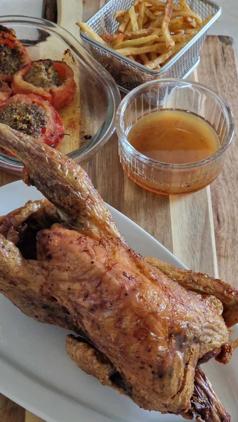 Image Pintade Rôtie et ses Tomates Provençales