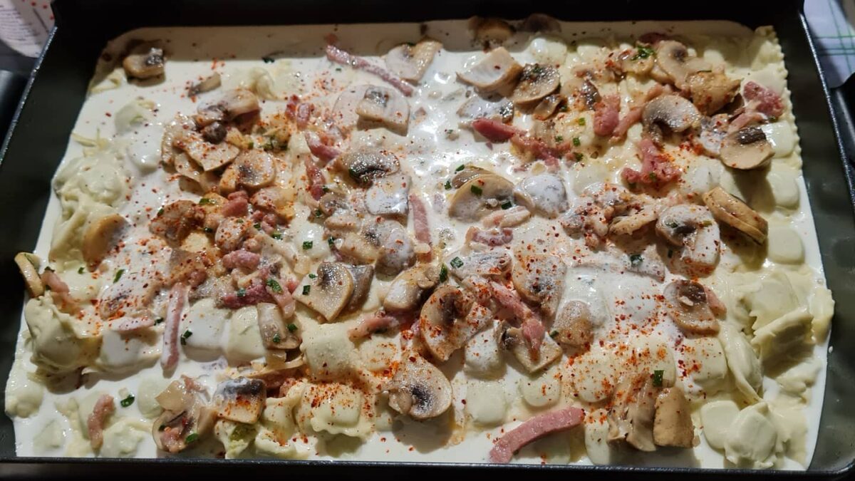 Gratin de Ravioles Lardons Champignons - Tatagateau