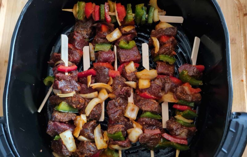 Brochettes de Bœuf Marinées et ses Pommes de Terre - Tatagateau