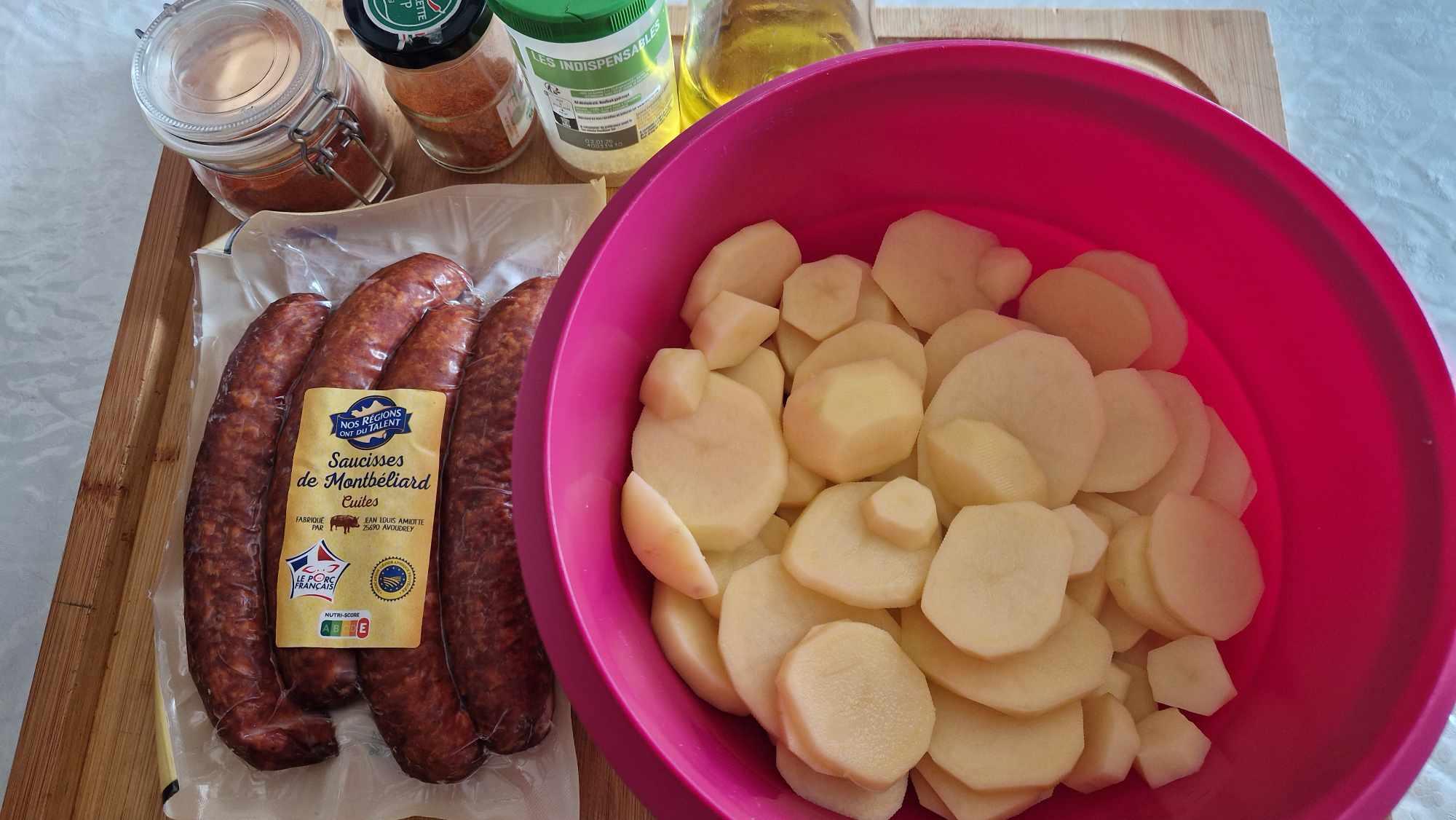 Poelee-Pommes-Terre-Saucisses-Fumees