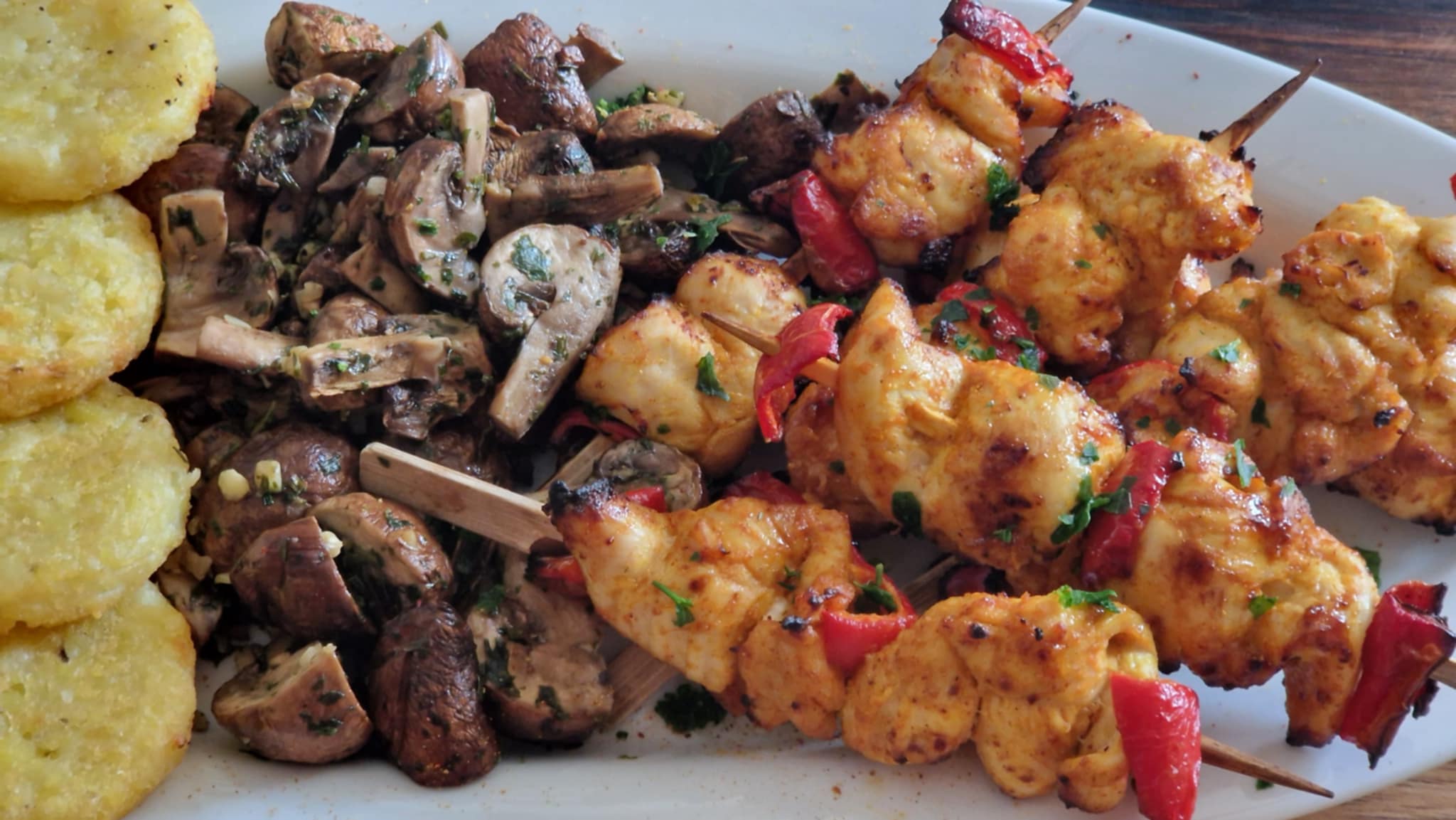 Brochettes-Poulet-Champignons-Ail